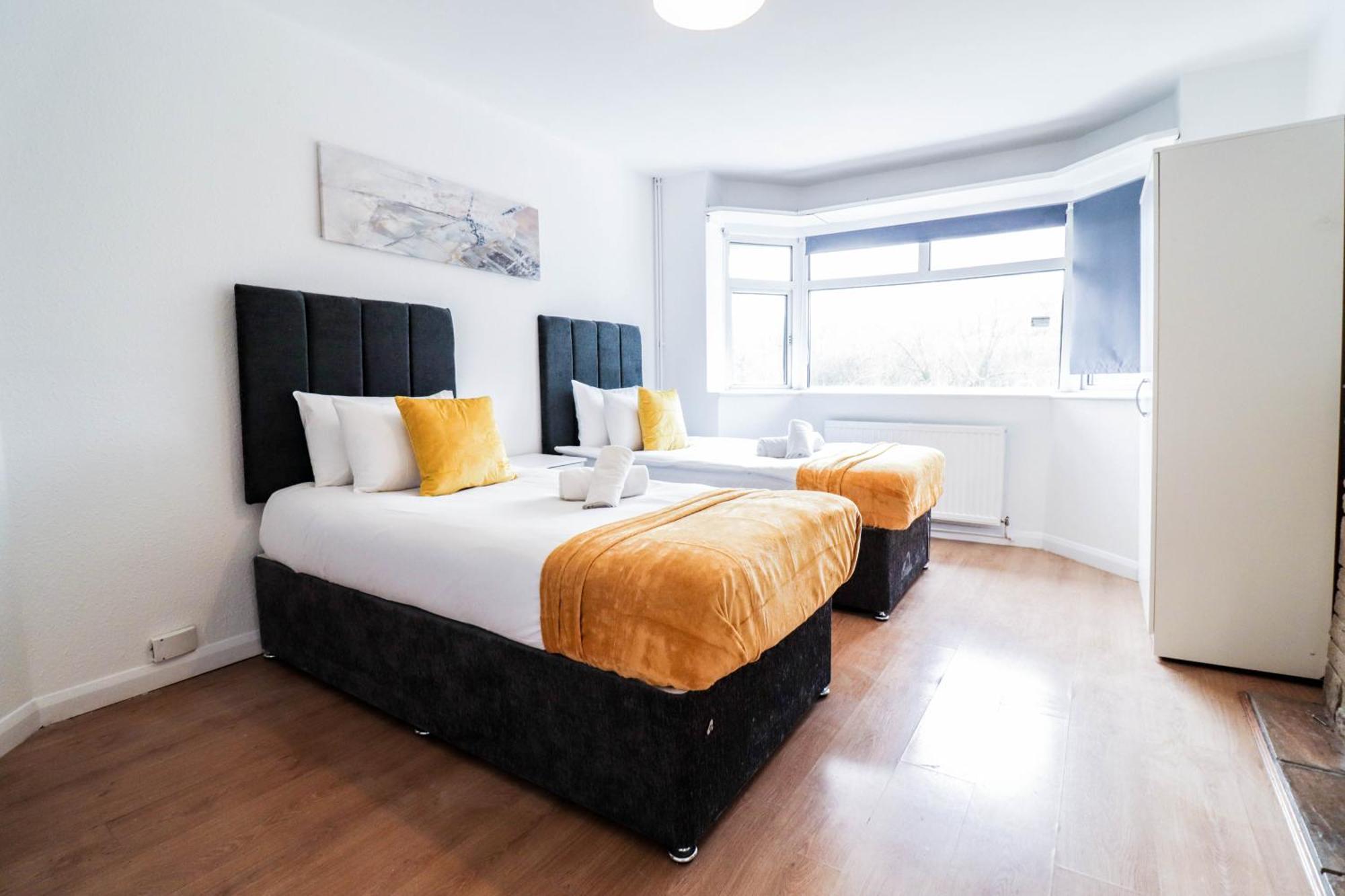 Affordable-contractor 5 Bed House With Driveway! Luton (Bedfordshire)