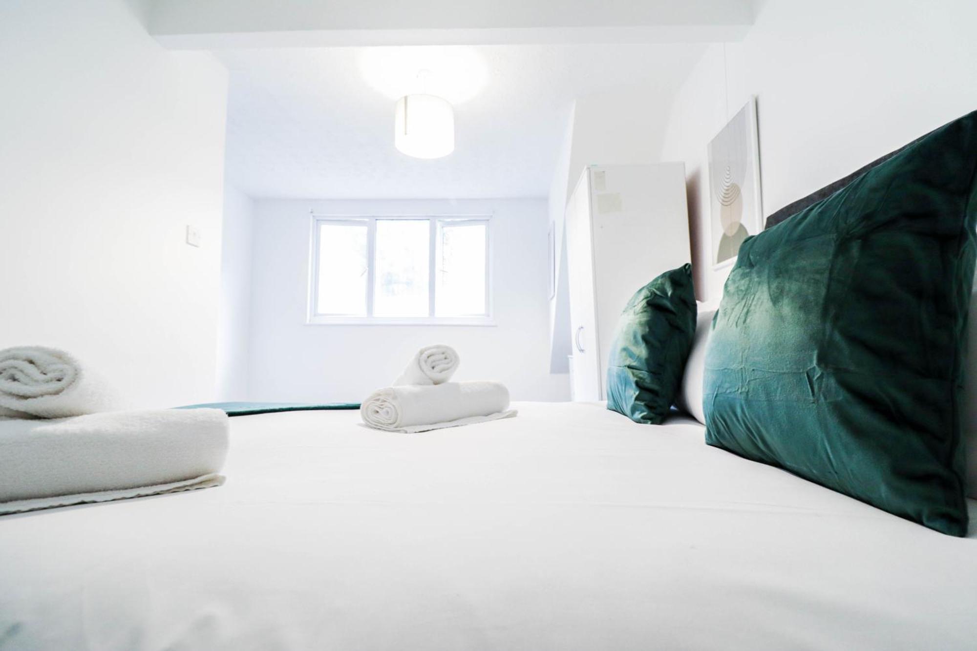 Affordable-contractor 5 Bed House With Driveway! Appartamento Luton (Bedfordshire)