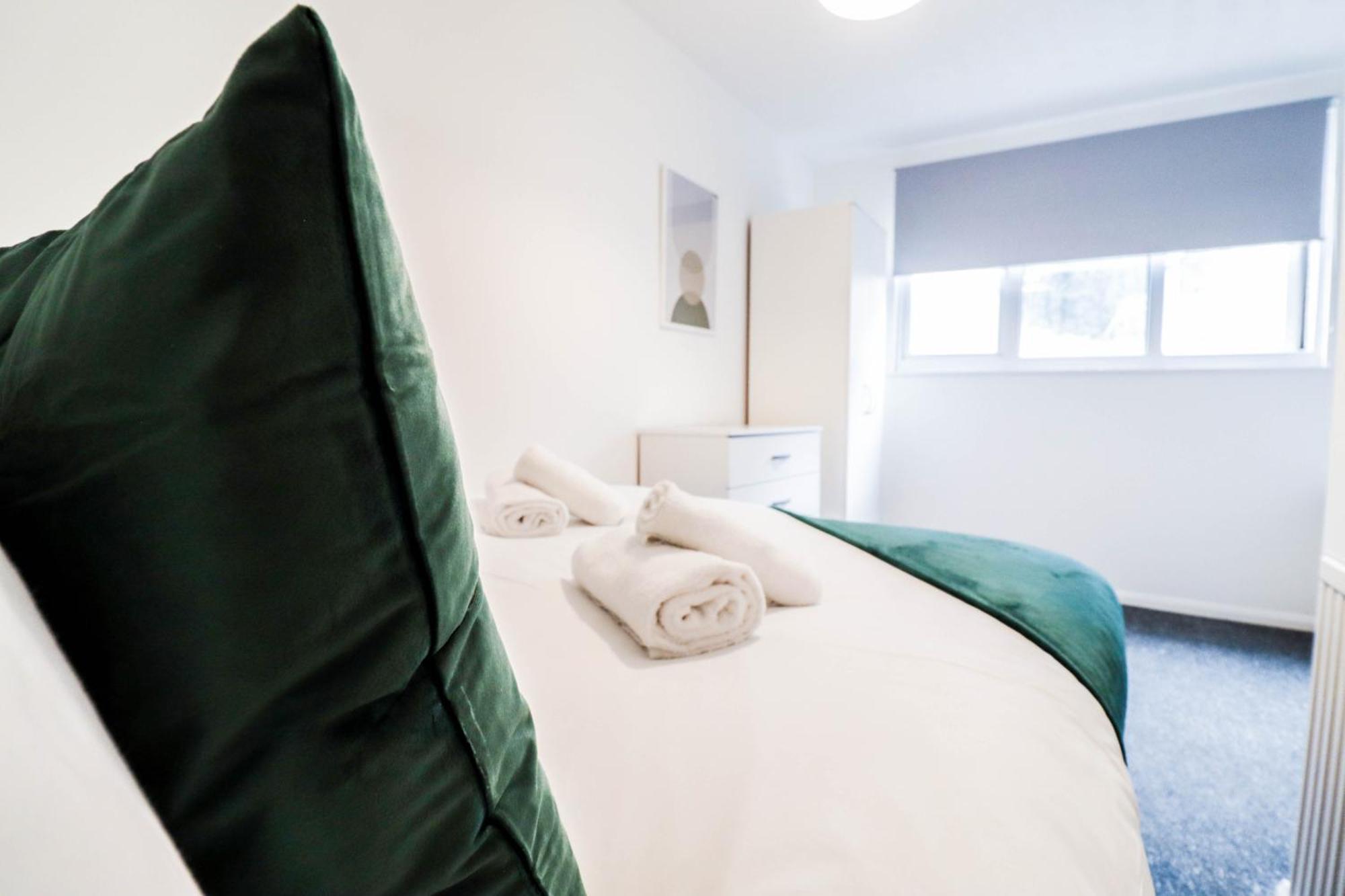 Affordable-contractor 5 Bed House With Driveway! Appartamento Luton (Bedfordshire)